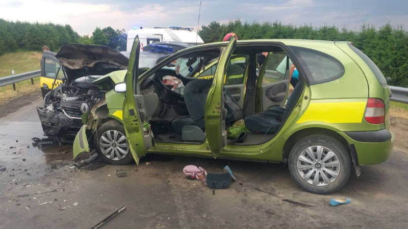 В Воложинском районе столкнулись два такси: погибла женщина